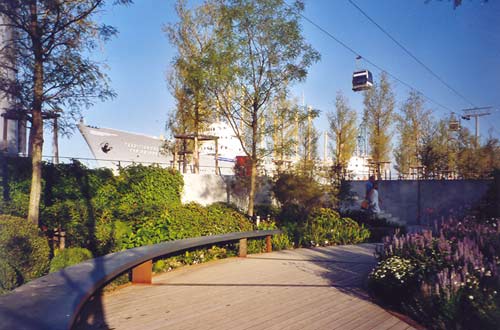Nationengarten der Niederlande mit Blick auf das Traditionsschiff
