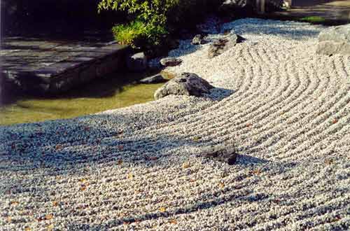 Kiesornamentik im japanischen Garten