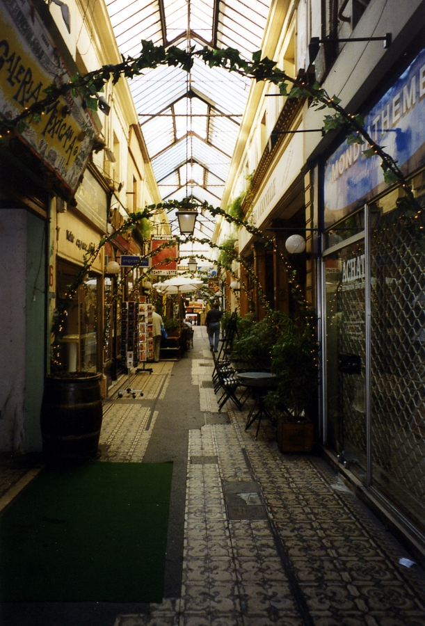 Etwas morbide aber gemütlich. Die Passage von nebenan. Passage Panoramas in Paris