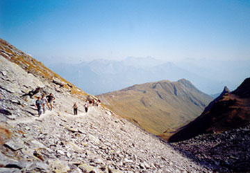 Im Aufstieg zur Wildseeluggen (2493m) Blick zurück auf den Pizolsee