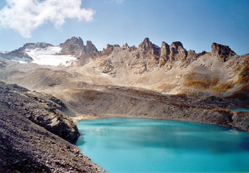 Der Wildsee (2438m) ist der am höchsten gelegene See im Pizolgebiet. Im Hintergrund der Pizol (2761) mit Gletscher